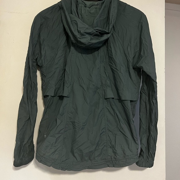Lululemon Women’s Windbreaker - olive, size small - Picture 4 of 7